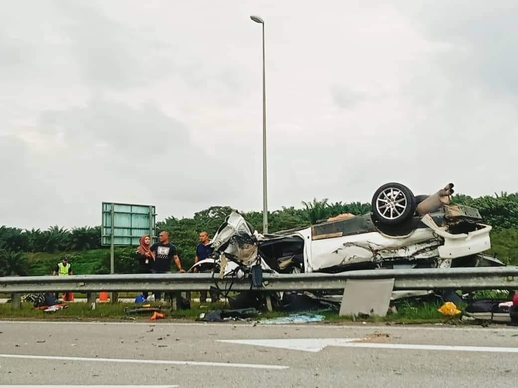 Pasangan Suami Isteri Maut Mpv Terbabas Di Lpt Media Variasi