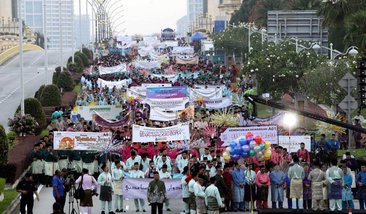 6 000 Peserta Berarak Di Sambutan Maulidur Rasul SAW Peringkat